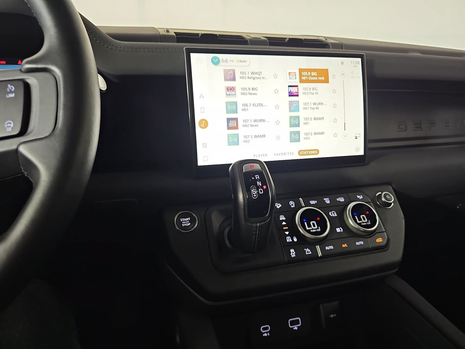 2023 Land Rover Defender 130 X-Dynamic SE