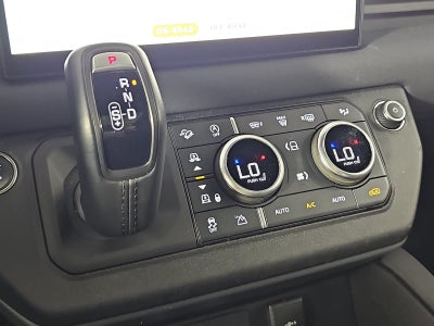 2023 Land Rover Defender 130 X-Dynamic SE