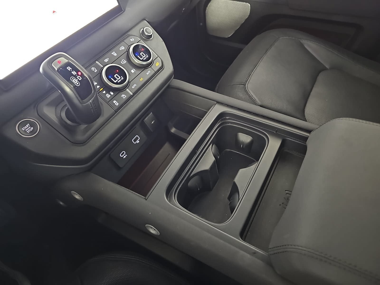 2023 Land Rover Defender 130 X-Dynamic SE