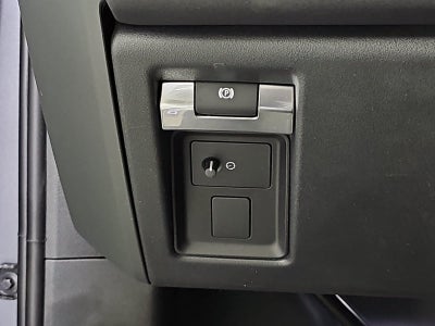 2023 Land Rover Defender 130 X-Dynamic SE
