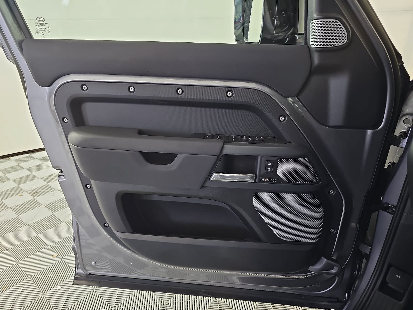 2023 Land Rover Defender 130 X-Dynamic SE