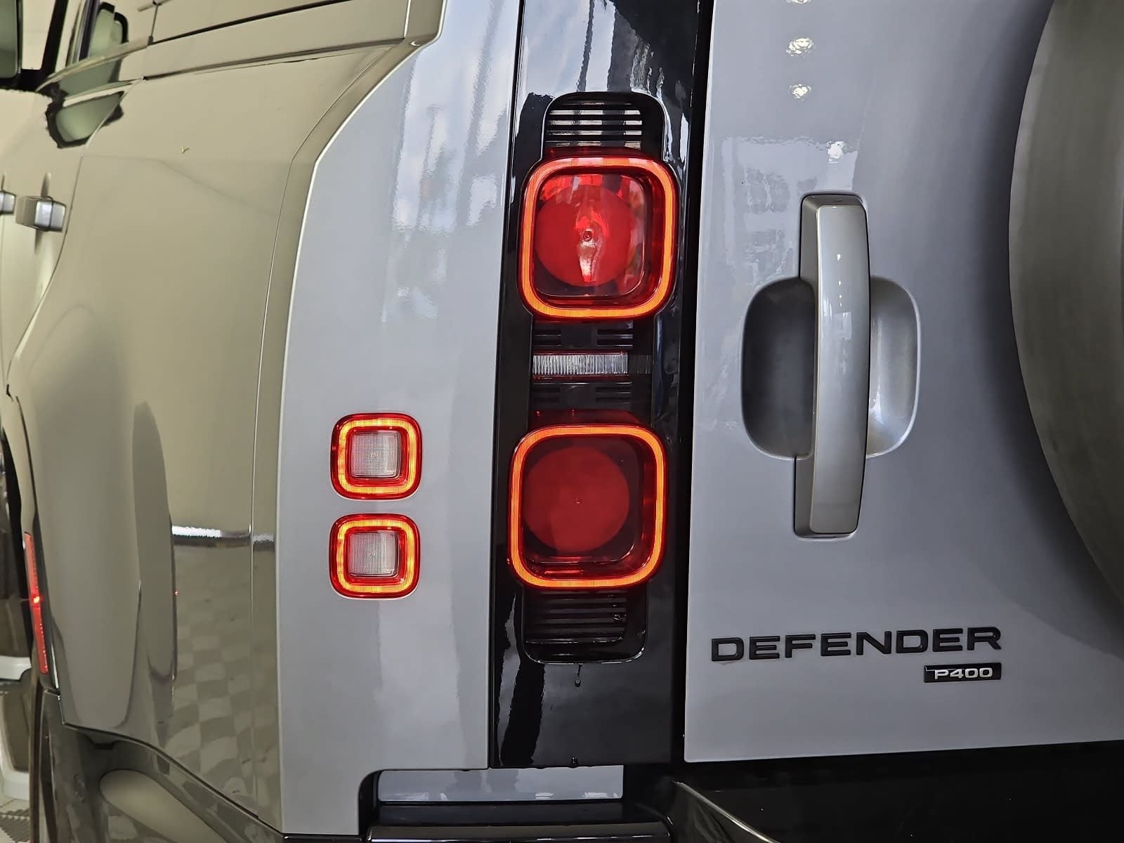 2023 Land Rover Defender 130 X-Dynamic SE