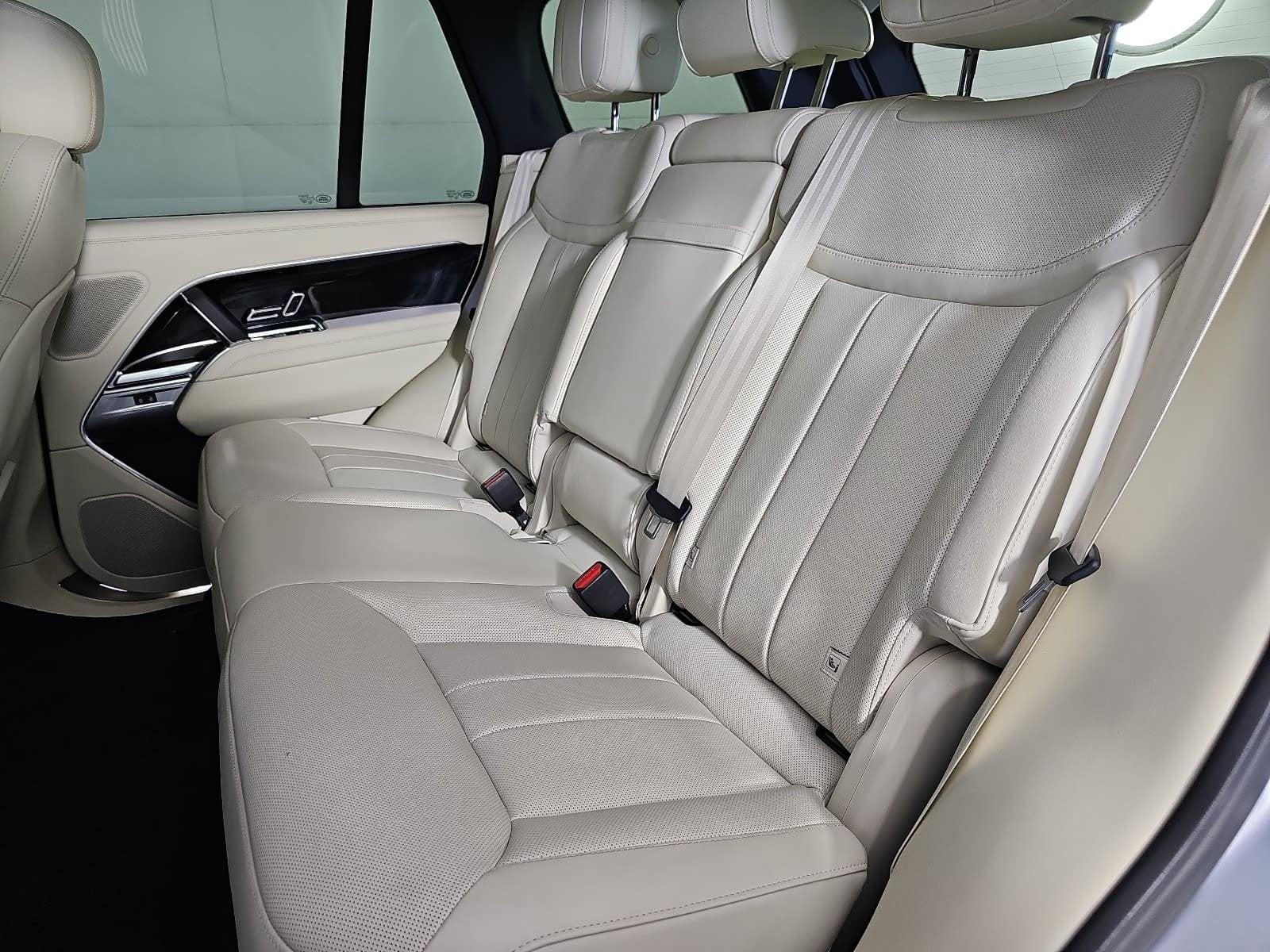 2025 Land Rover Range Rover SE