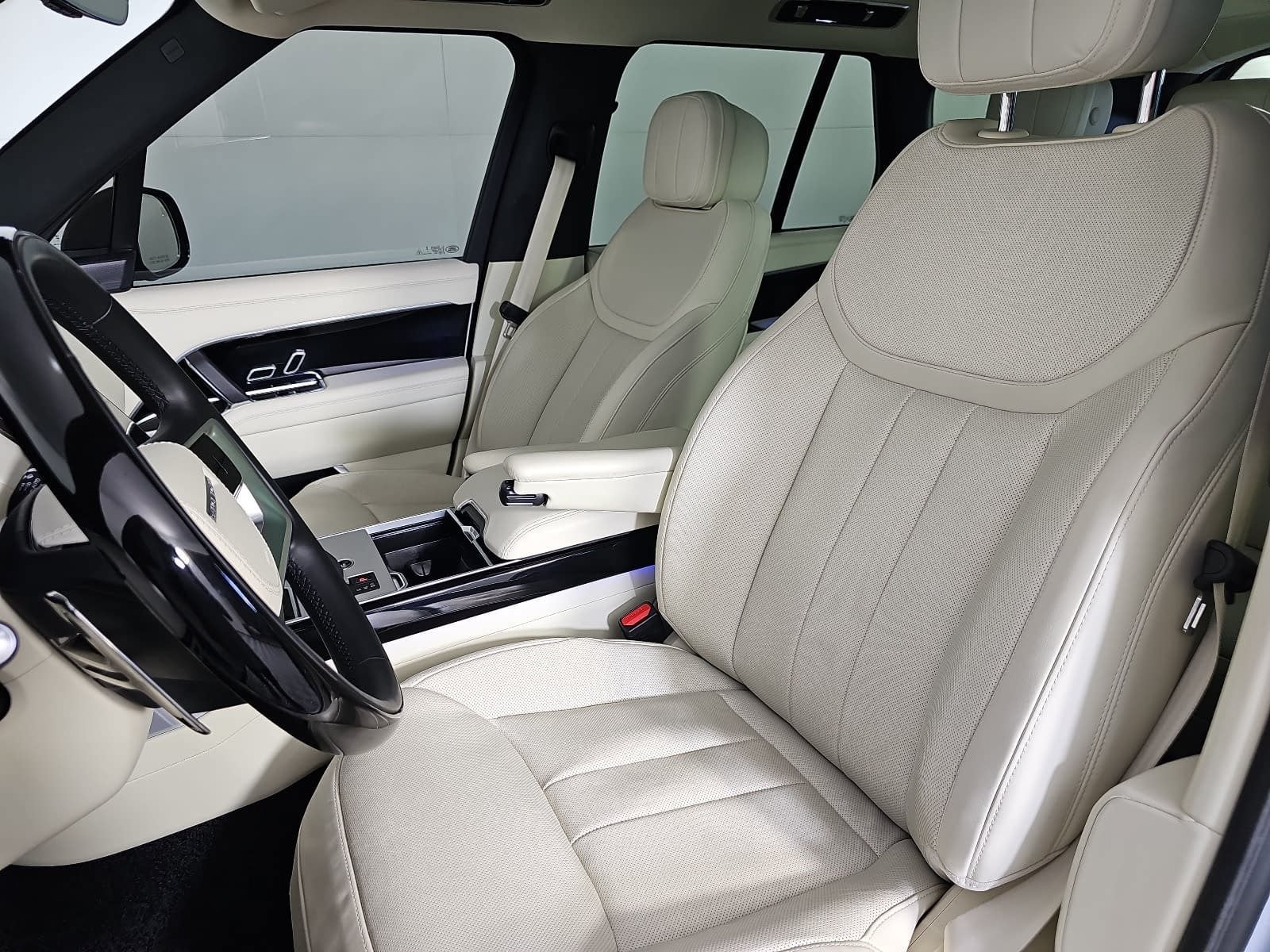 2025 Land Rover Range Rover SE