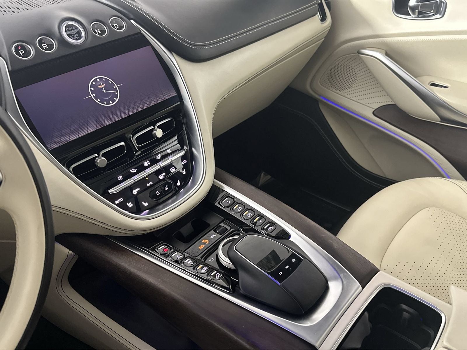 2021 Aston Martin DBX Base
