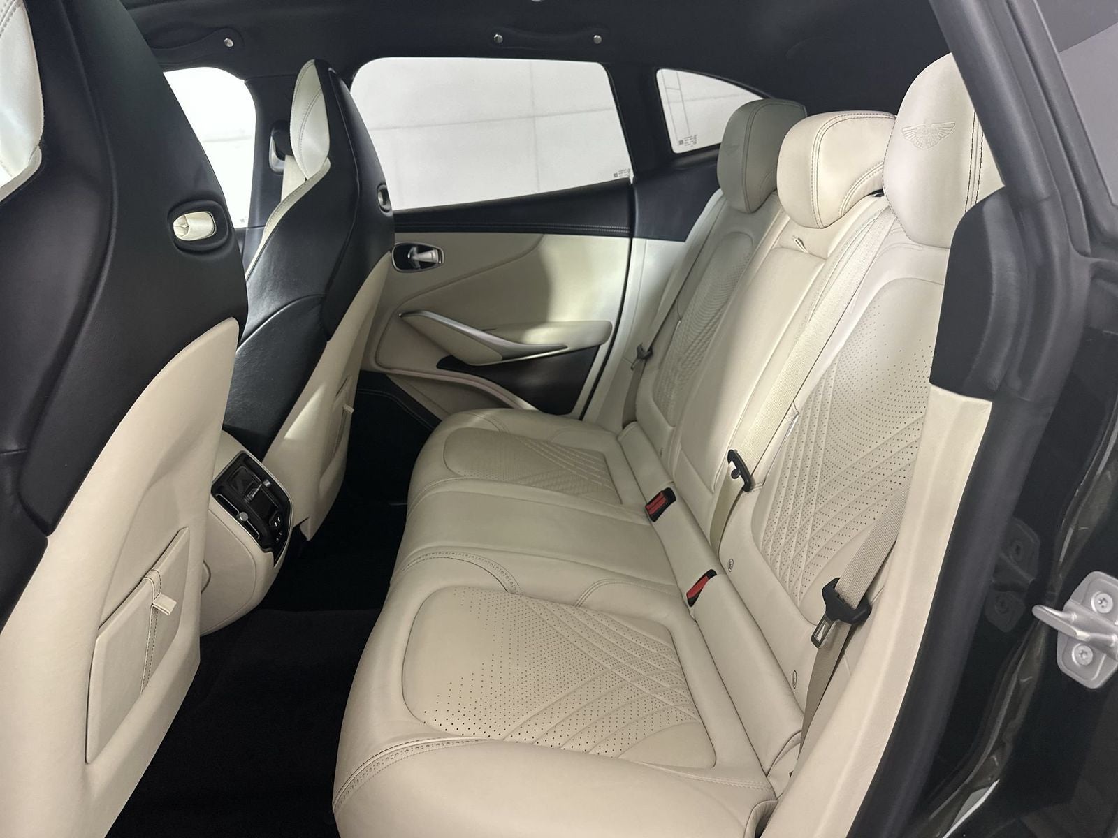 2021 Aston Martin DBX Base