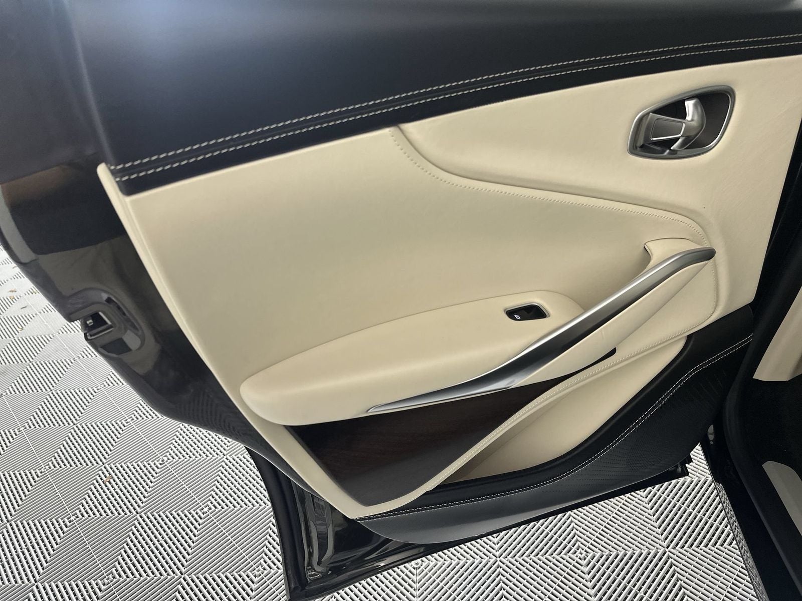2021 Aston Martin DBX Base