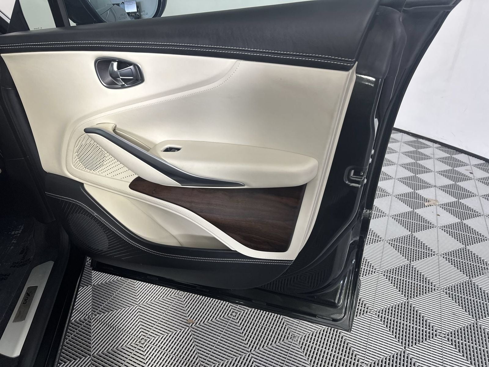 2021 Aston Martin DBX Base