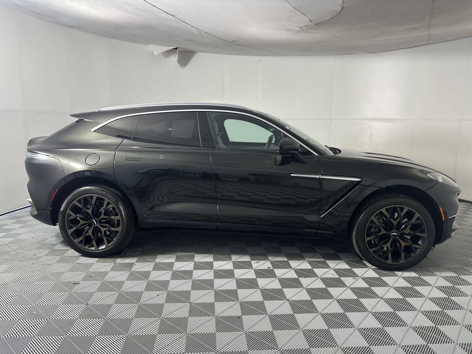 2021 Aston Martin DBX Base