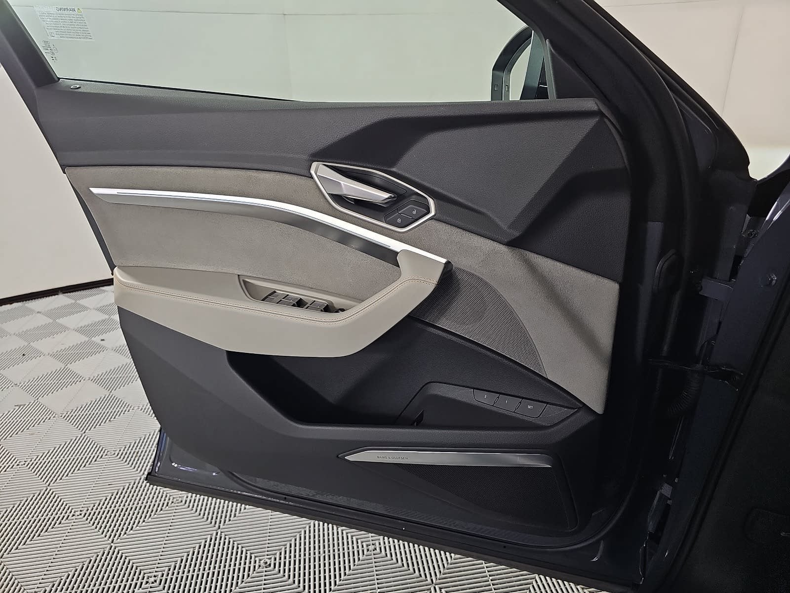 2024 Audi Q8 e-tron Prestige quattro
