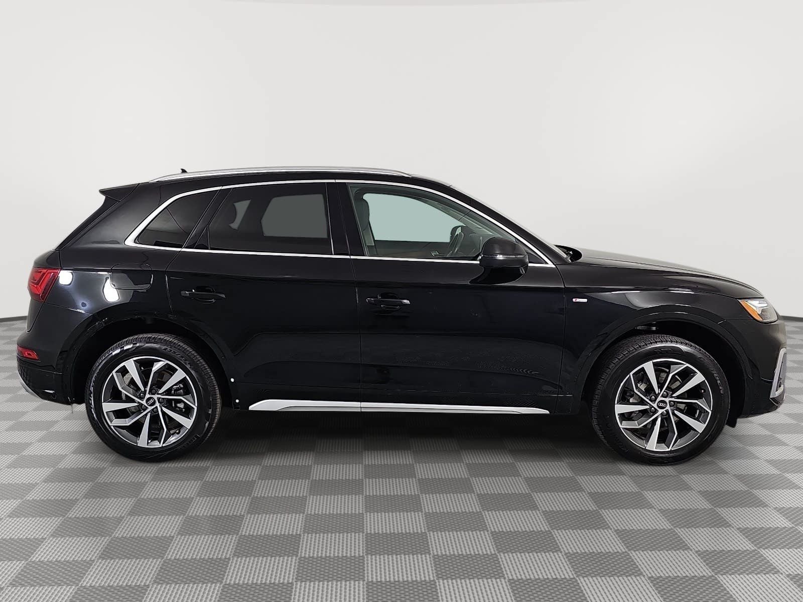 2023 Audi Q5 45 S line Premium quattro