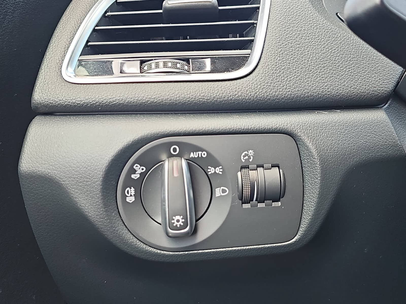 2018 Audi Q3 2.0T Premium Plus quattro