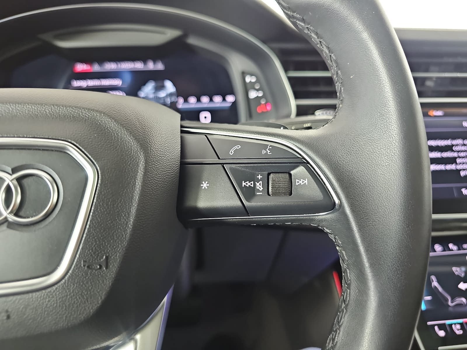 2023 Audi Q7 55 Prestige quattro