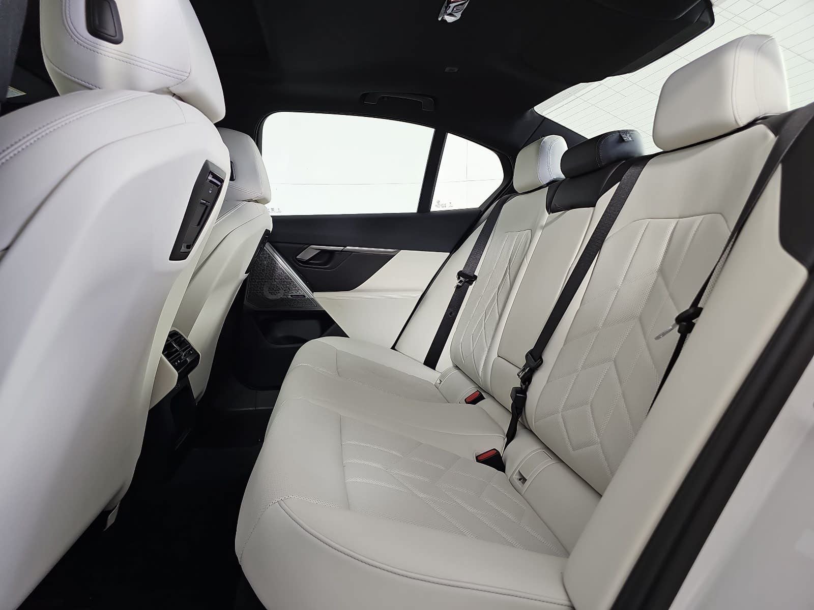 2025 BMW i5 xDrive40