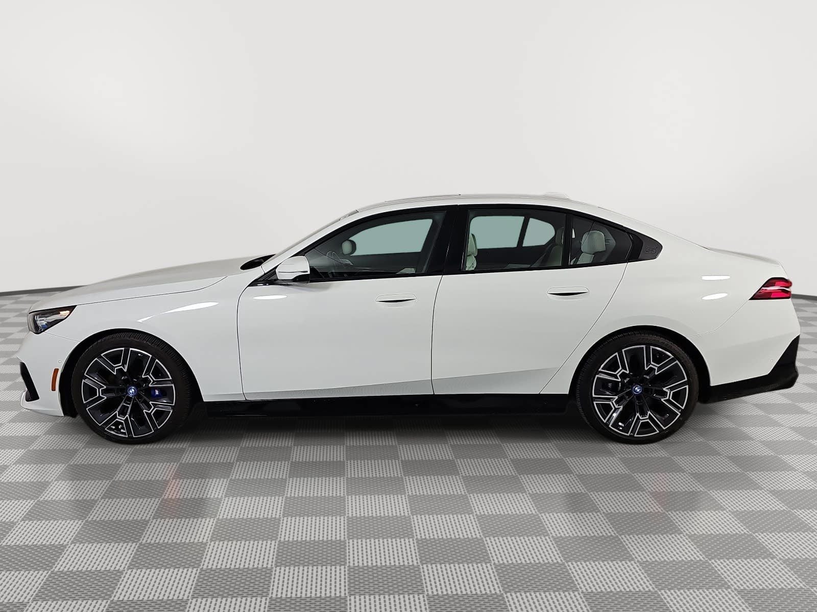 2025 BMW i5 xDrive40