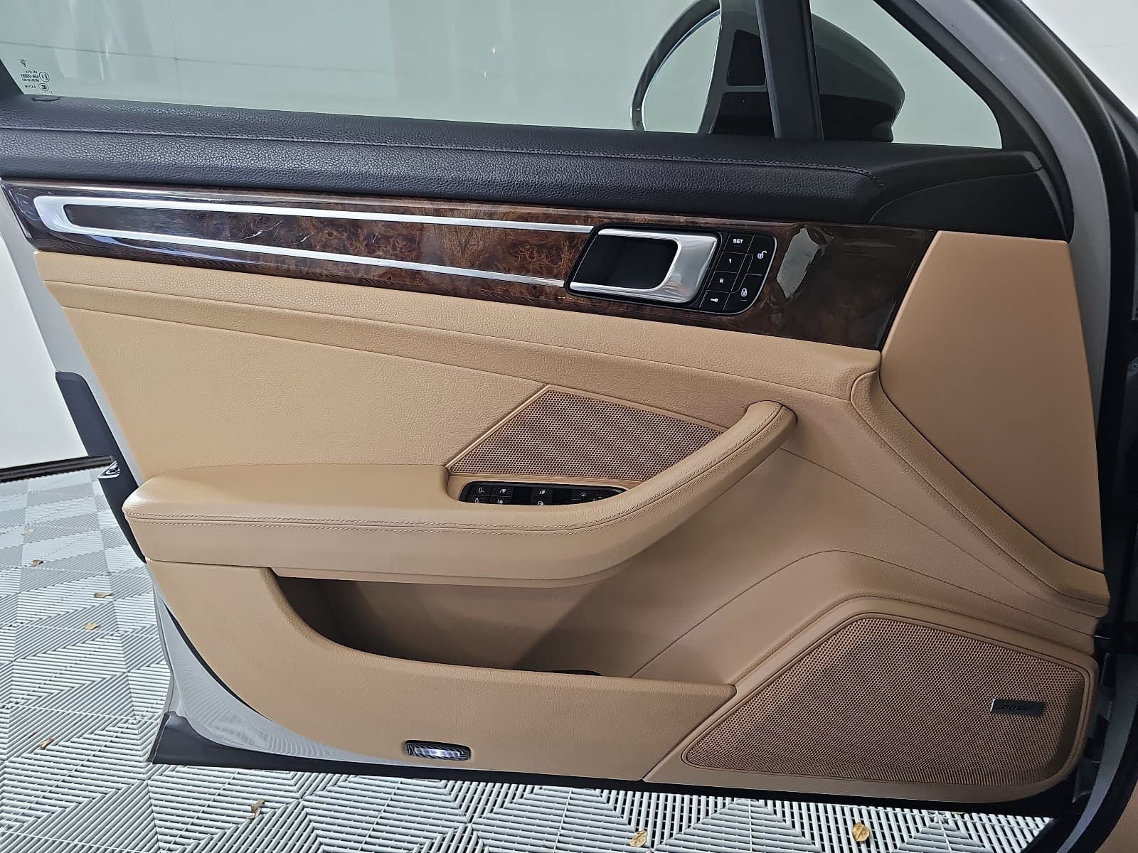 2018 Porsche Panamera 4