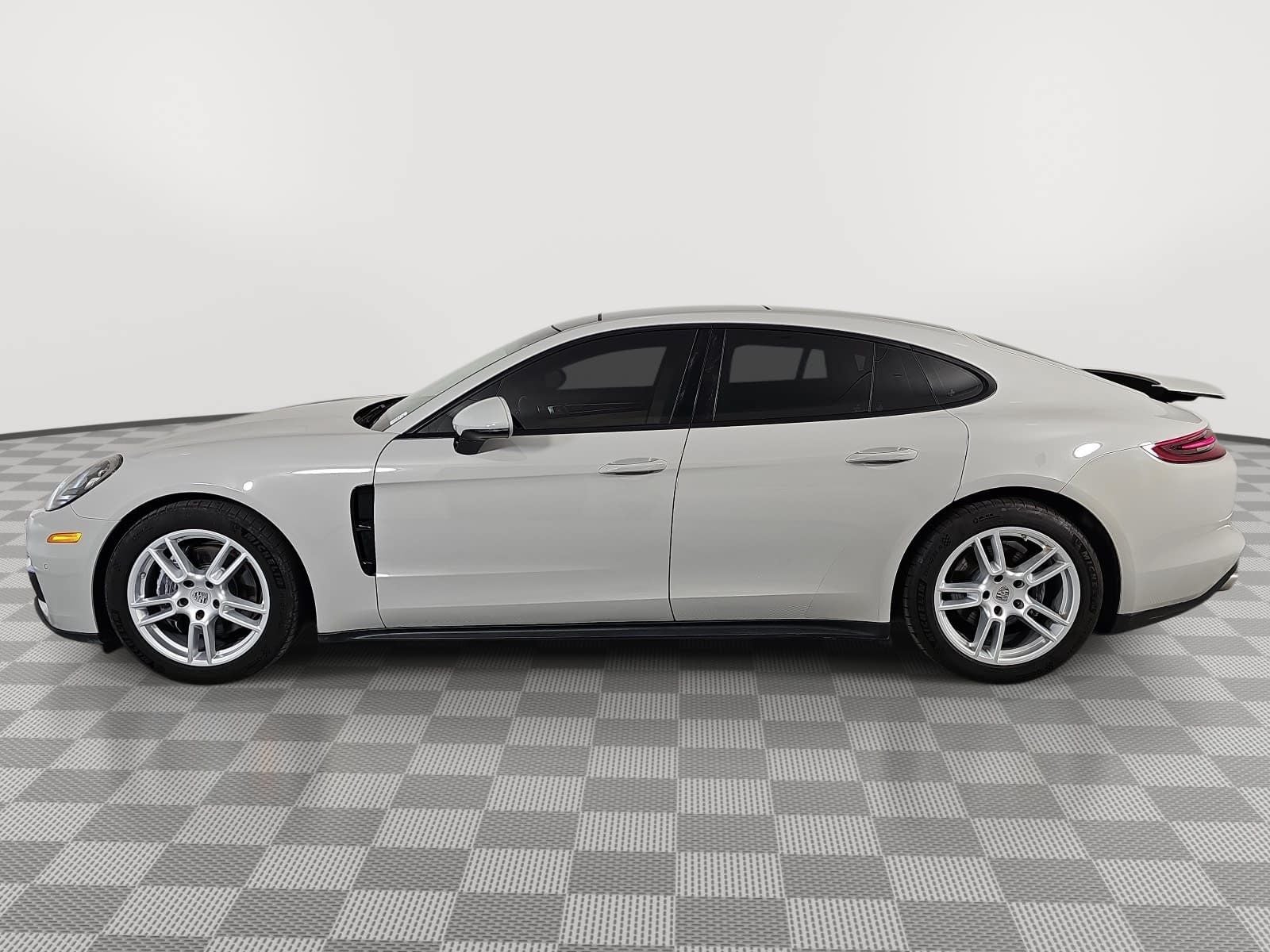 2018 Porsche Panamera 4