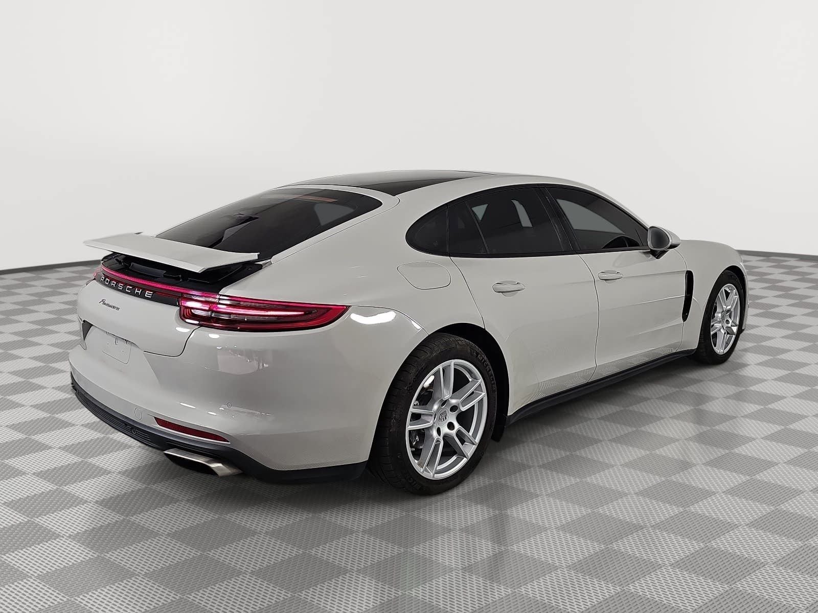 2018 Porsche Panamera 4