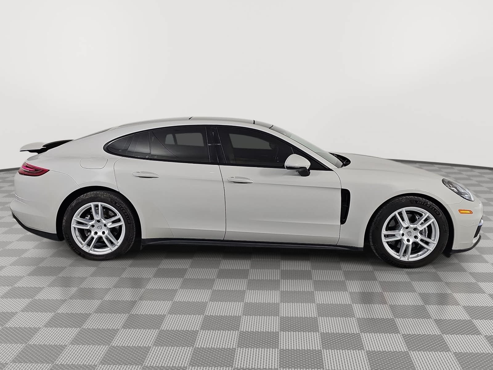 2018 Porsche Panamera 4