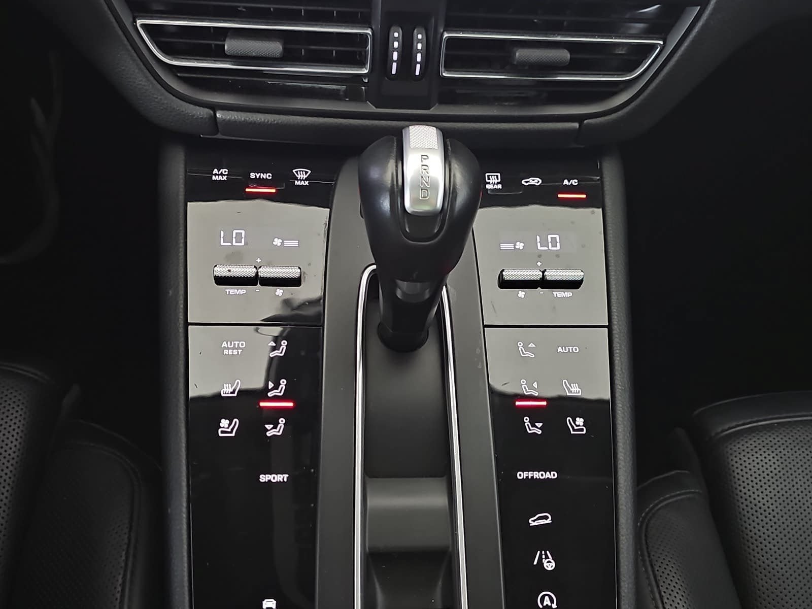 2025 Porsche Macan Base