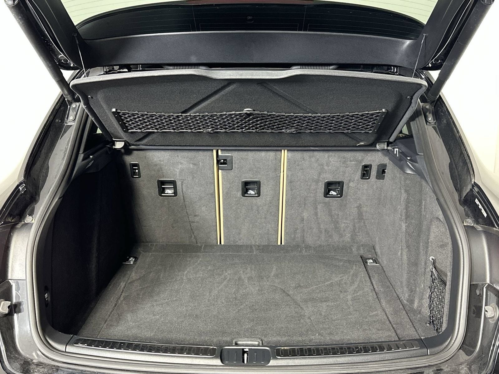 2020 Porsche Macan Base