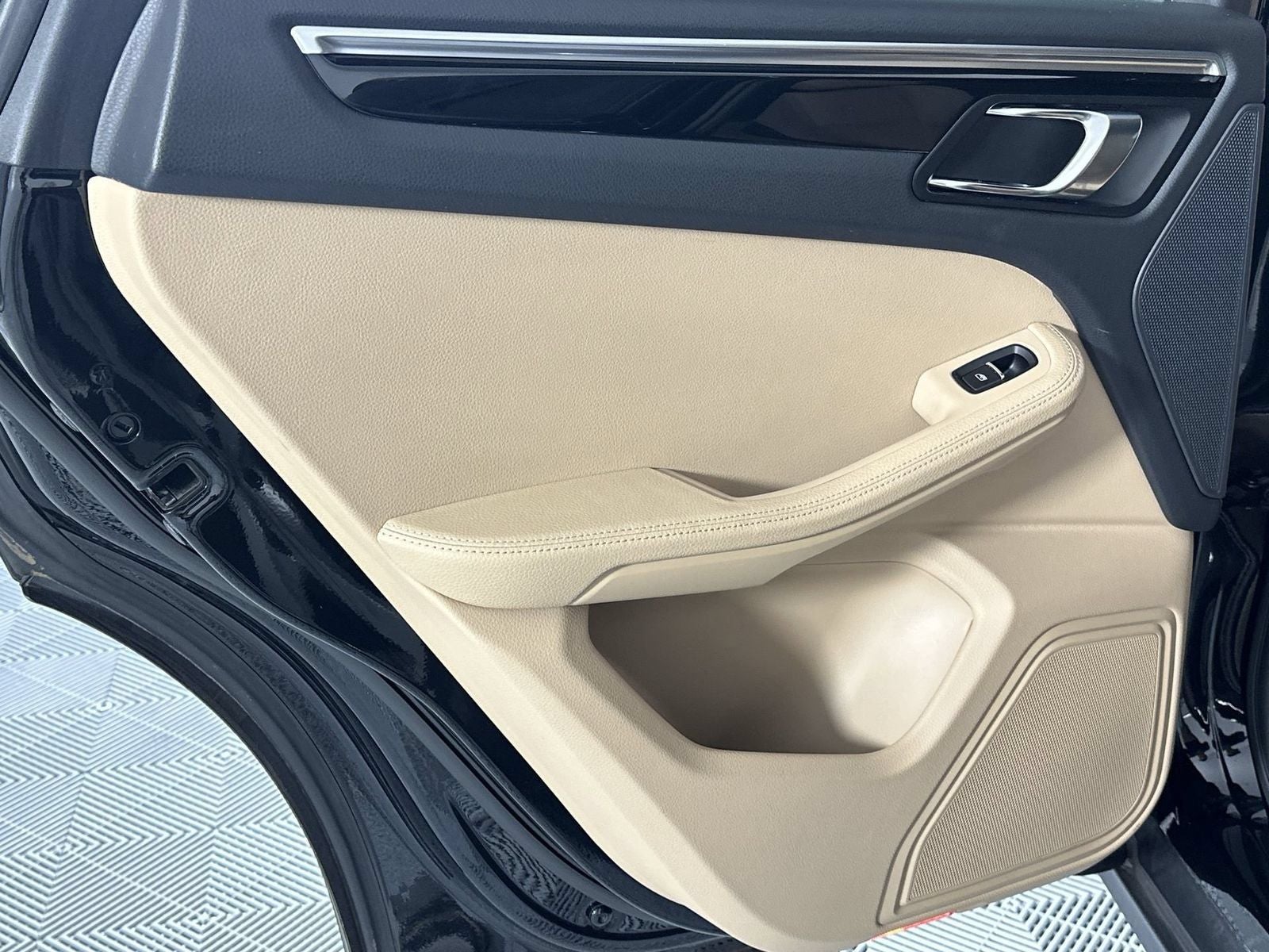 2020 Porsche Macan Base