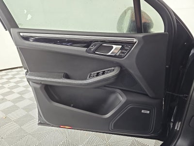 2020 Porsche Macan Base