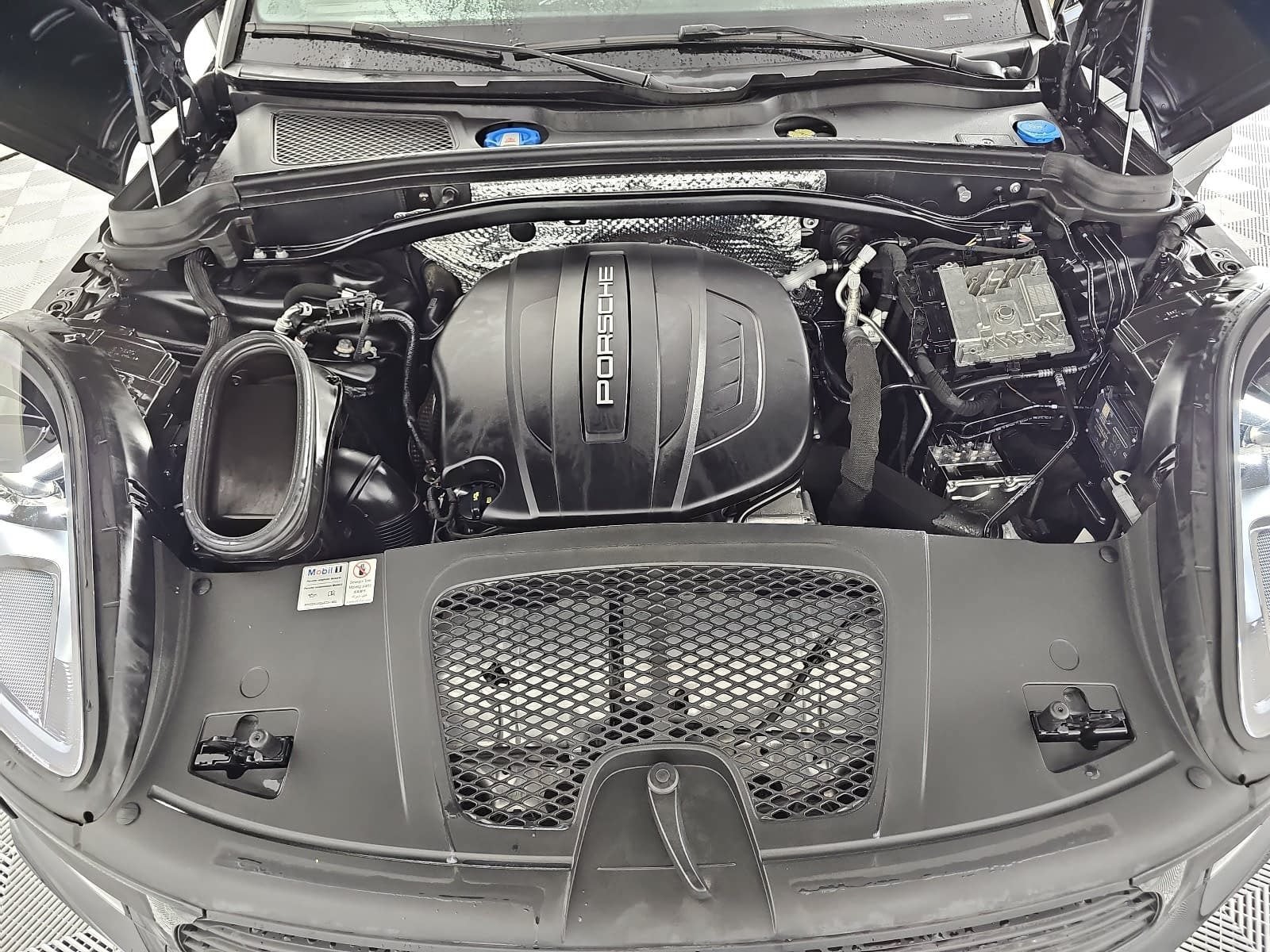 2020 Porsche Macan Base