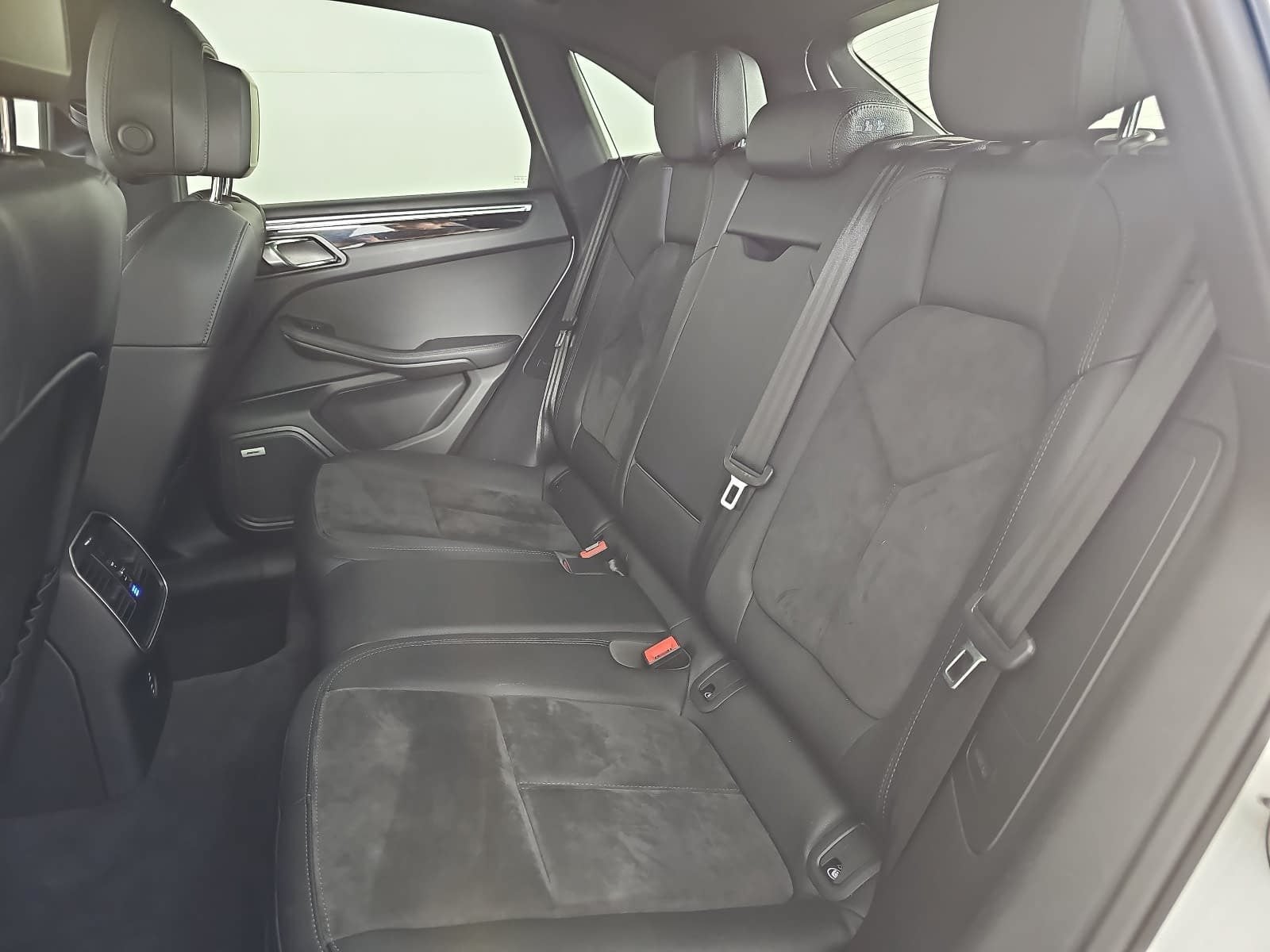 2021 Porsche Macan Base