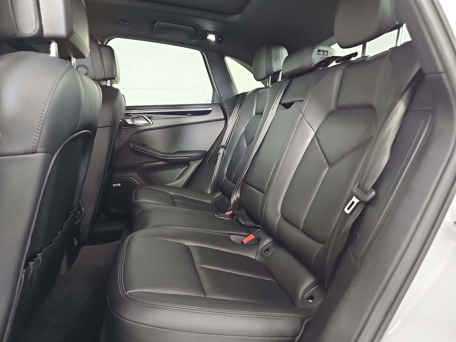 2022 Porsche Macan Base