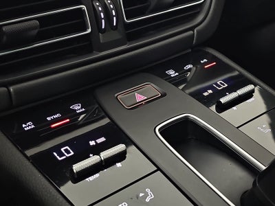 2022 Porsche Macan Base