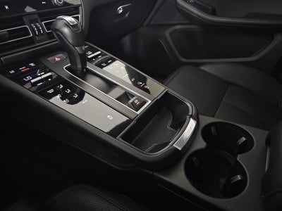 2022 Porsche Macan Base