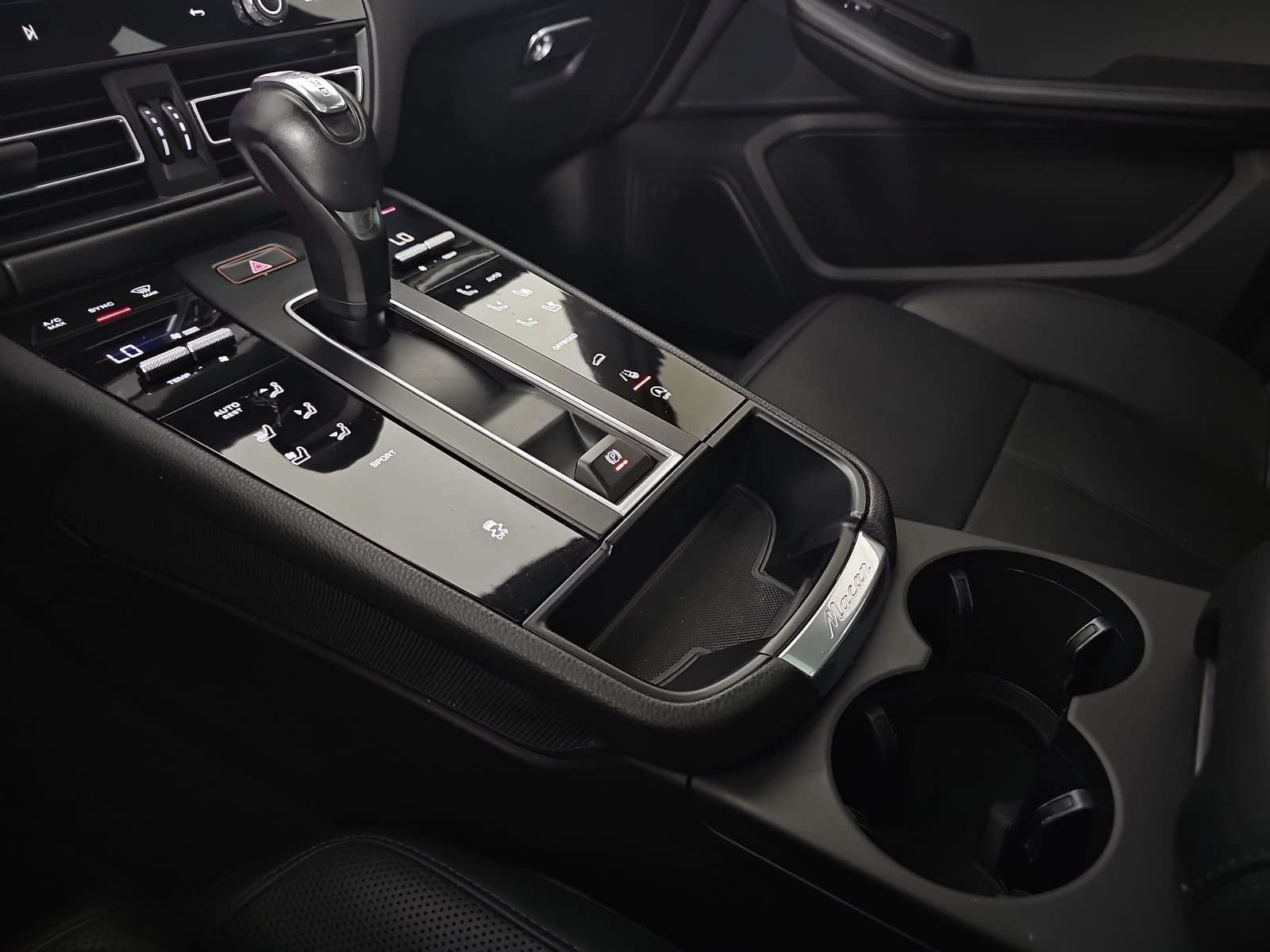 2022 Porsche Macan Base