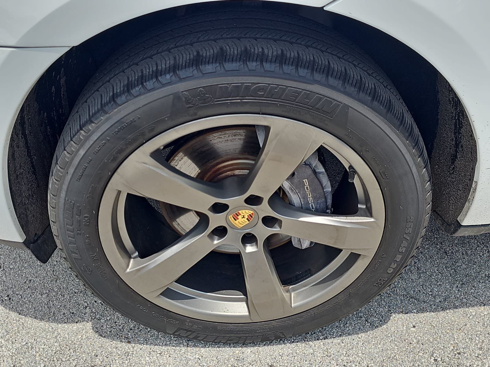 2023 Porsche Macan Base