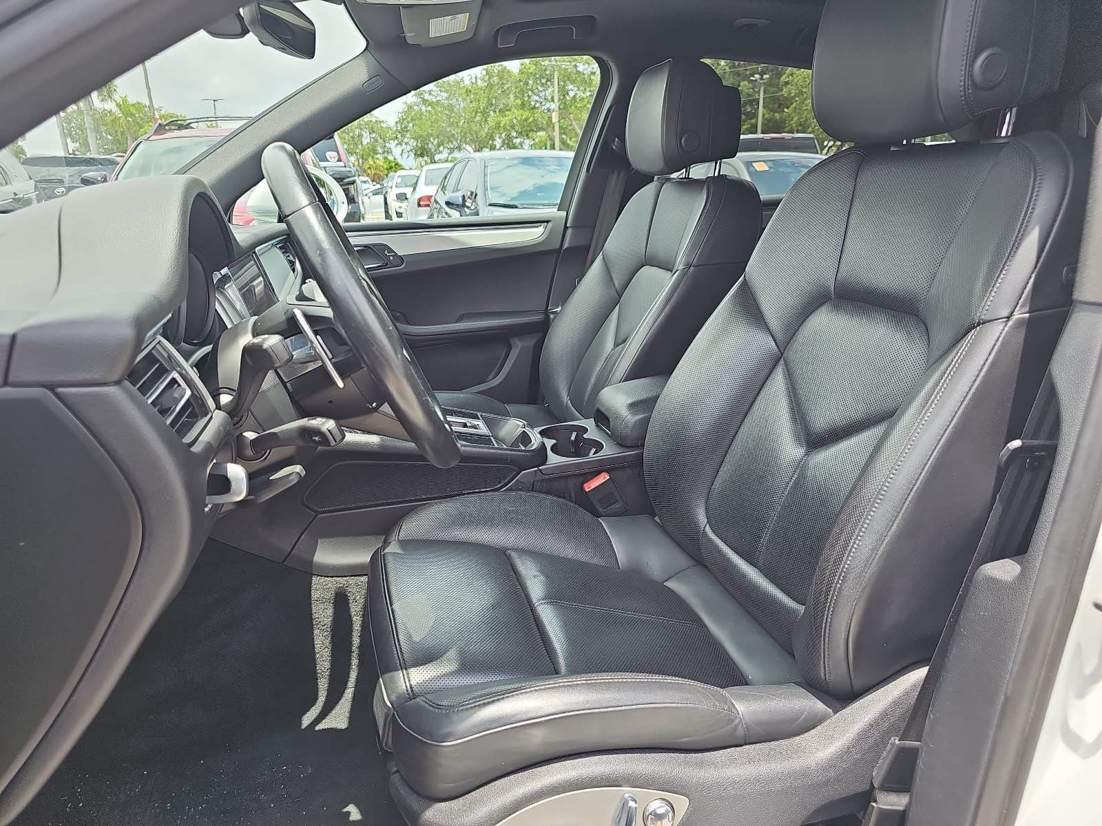 2023 Porsche Macan Base