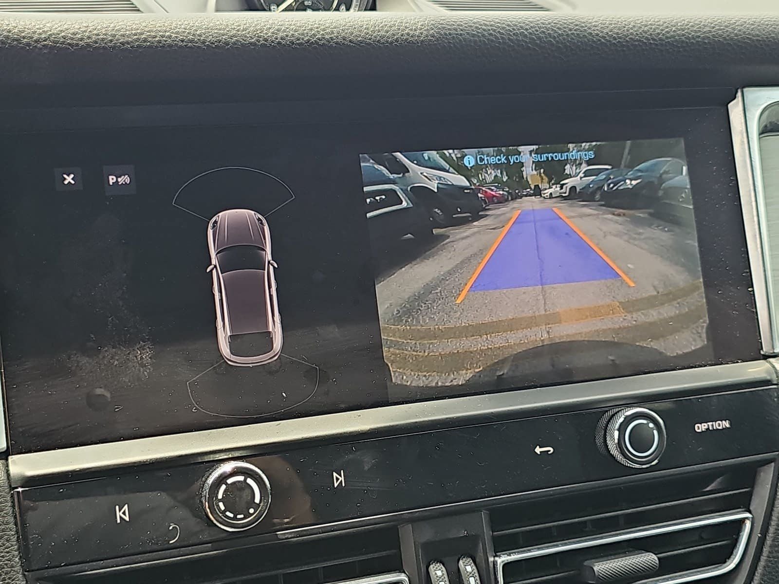 2023 Porsche Macan Base