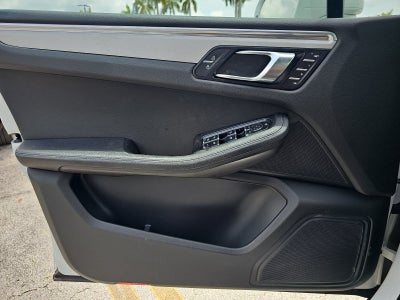 2023 Porsche Macan Base