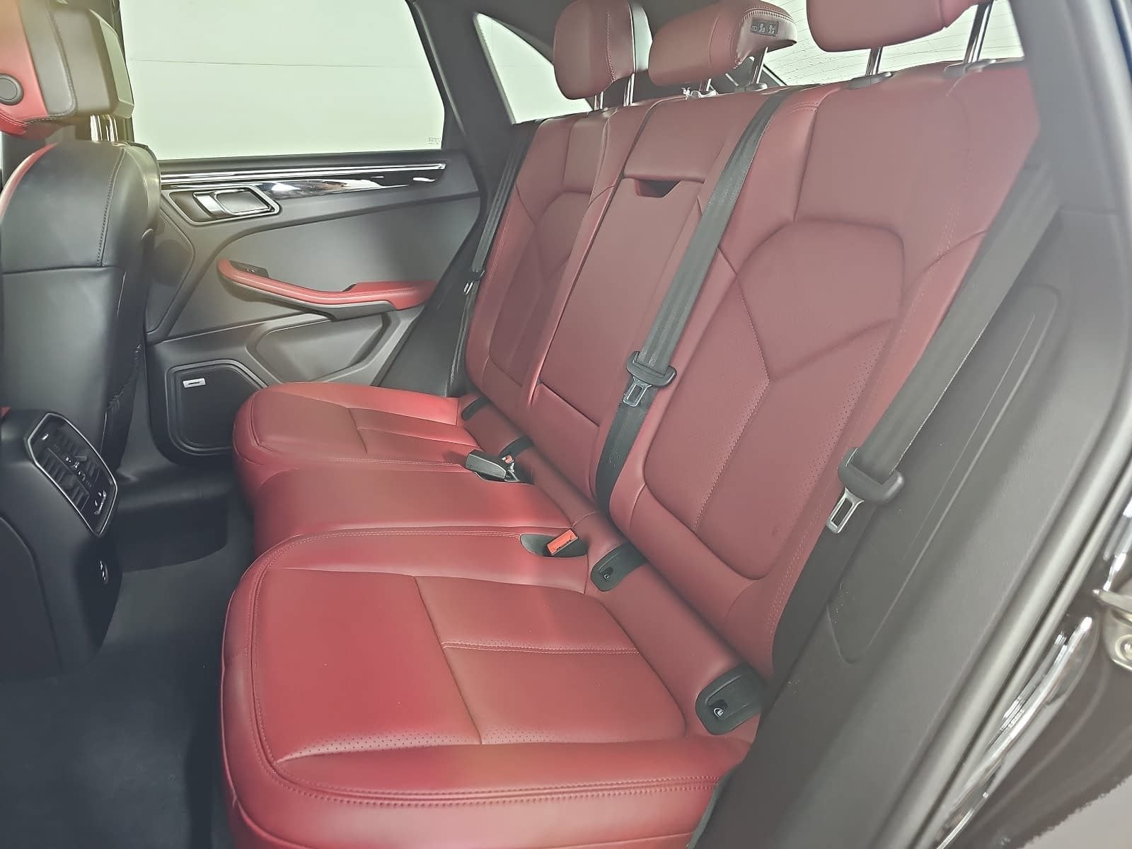 2023 Porsche Macan T