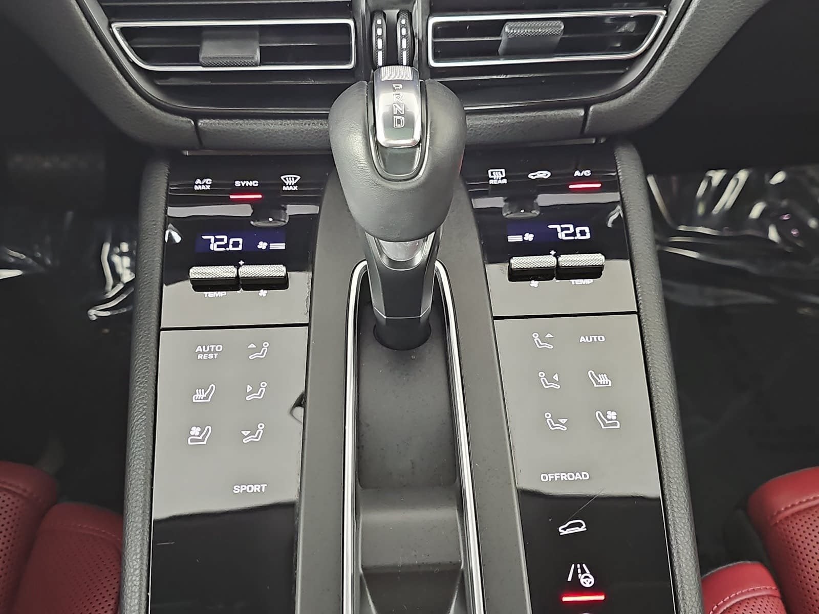 2023 Porsche Macan T