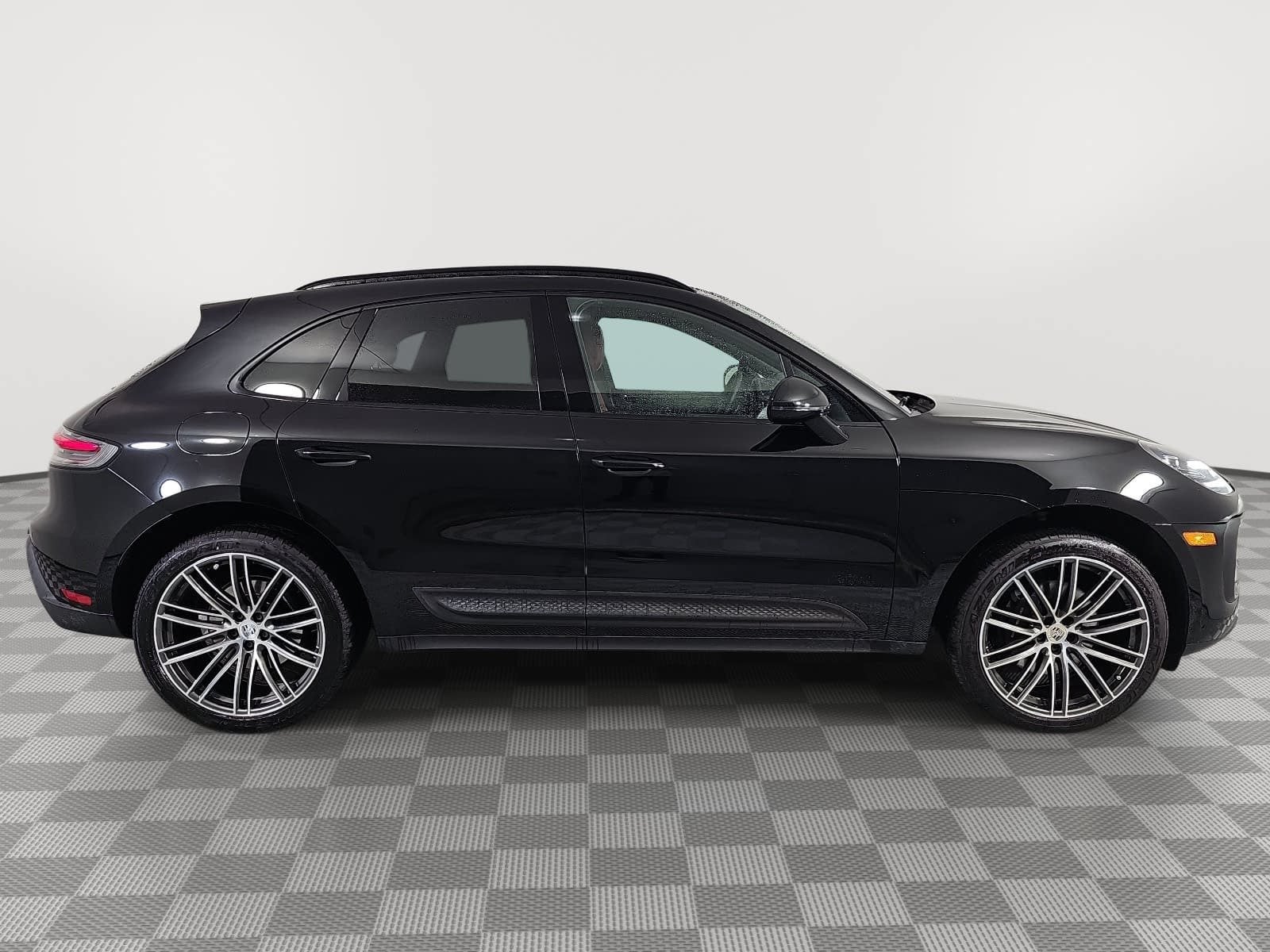 2023 Porsche Macan T