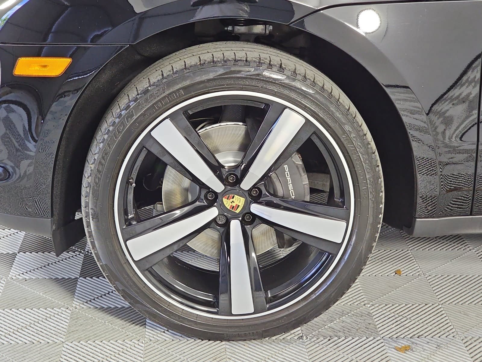 2023 Porsche Macan Base