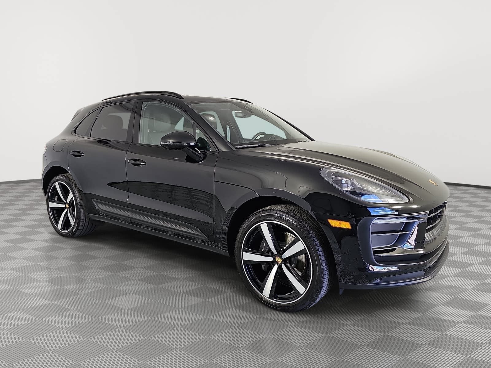 2023 Porsche Macan Base