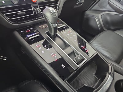 2023 Porsche Macan Base