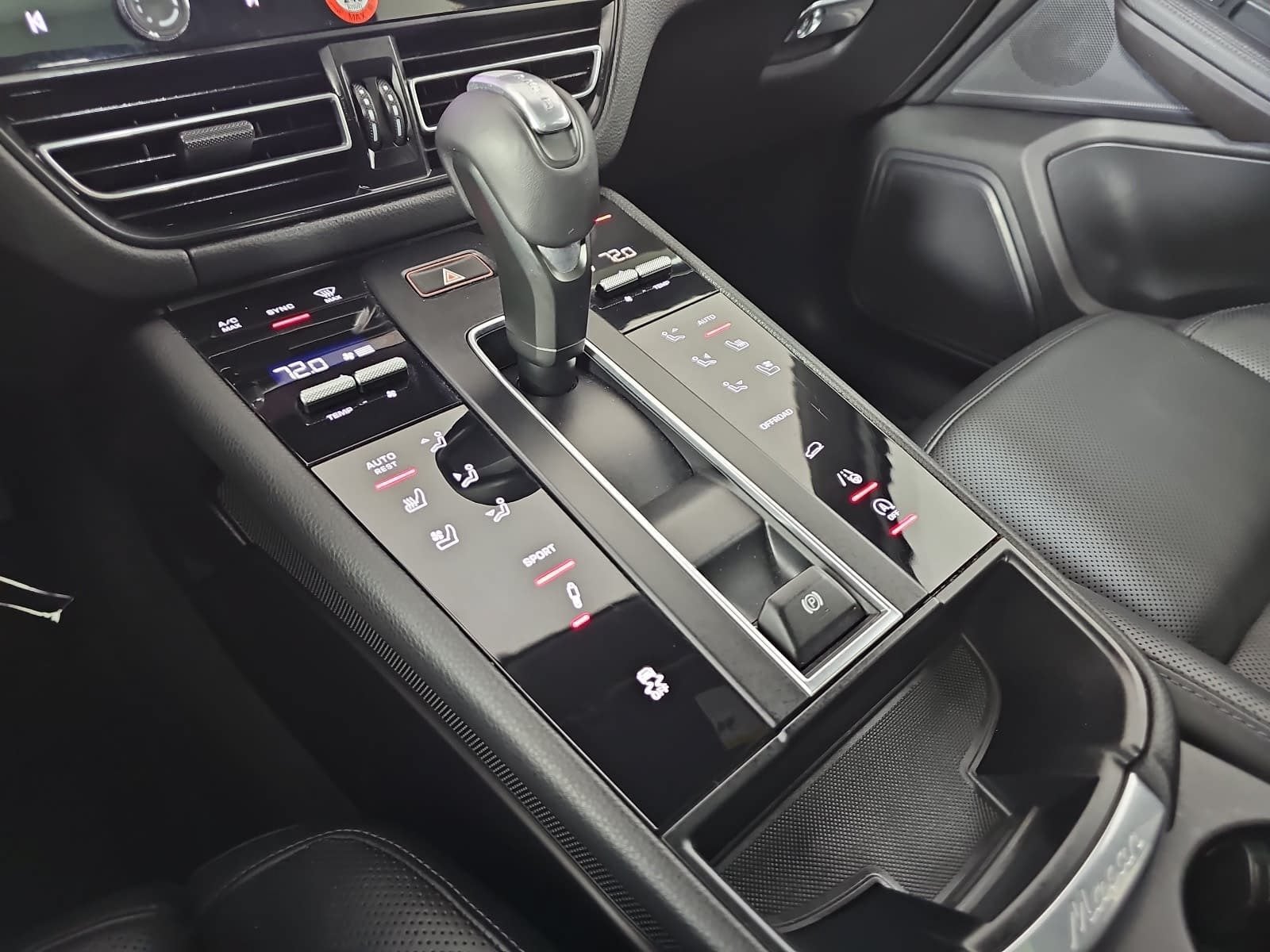 2023 Porsche Macan Base