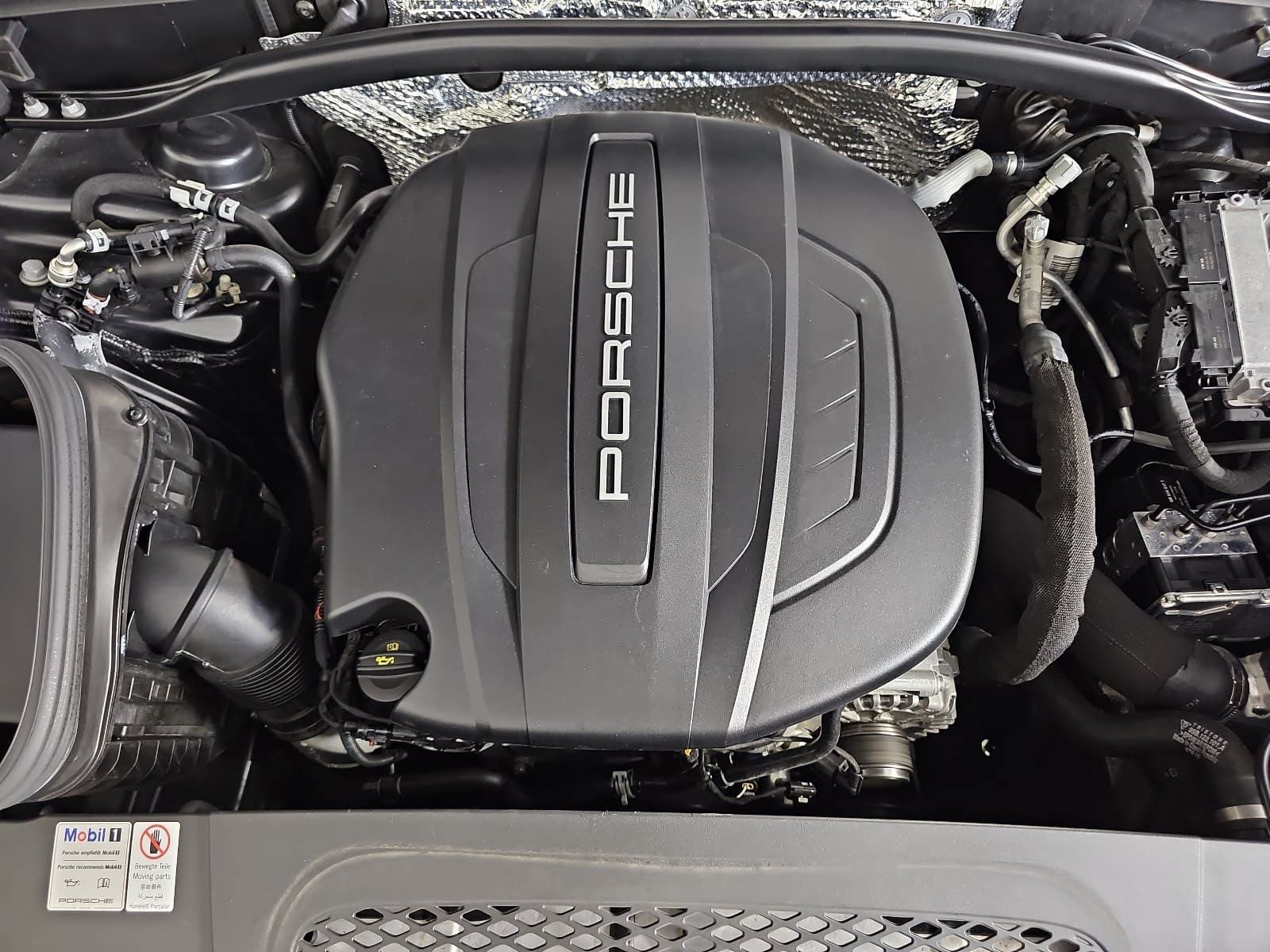 2020 Porsche Macan Base
