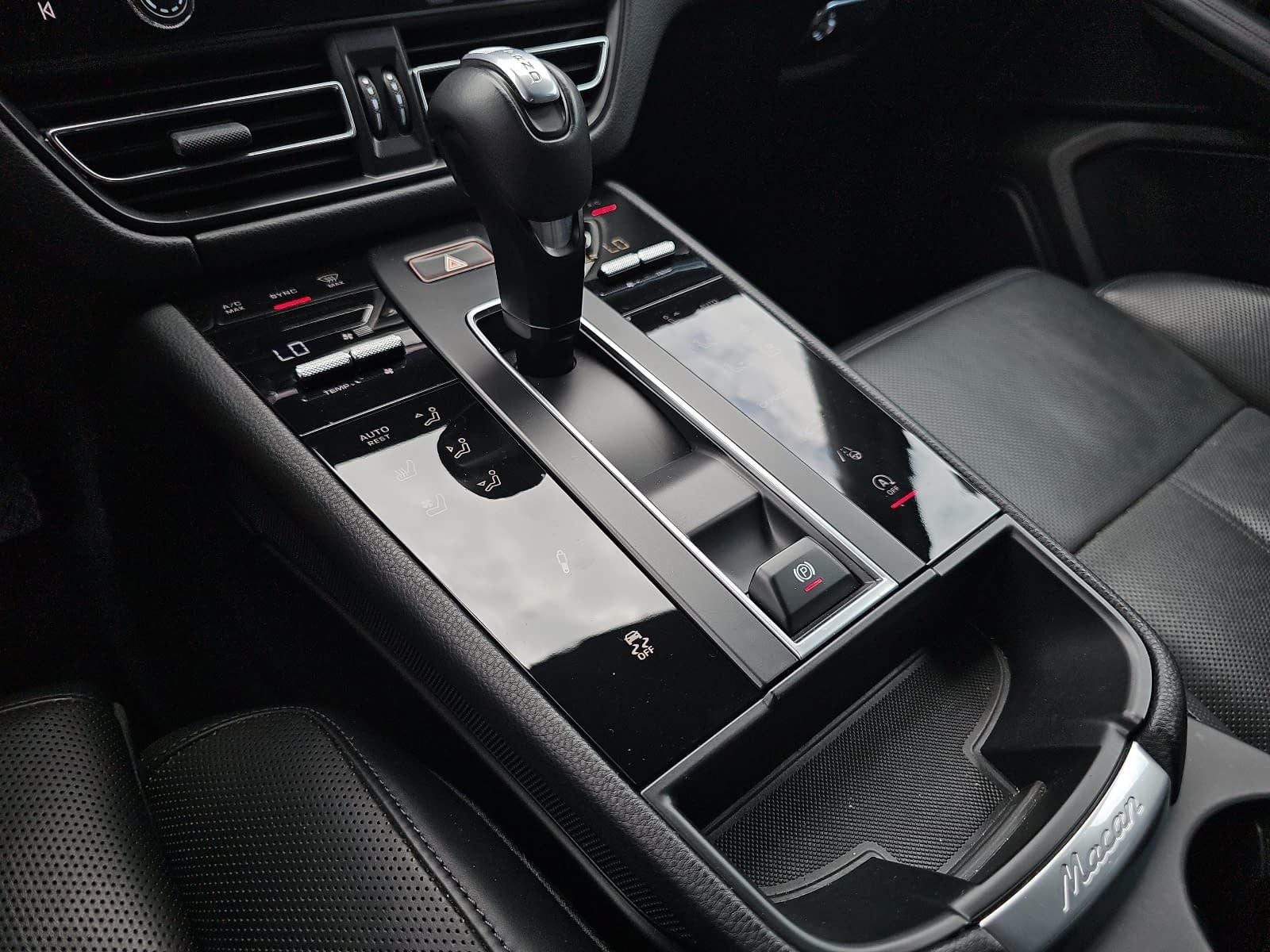 2023 Porsche Macan T