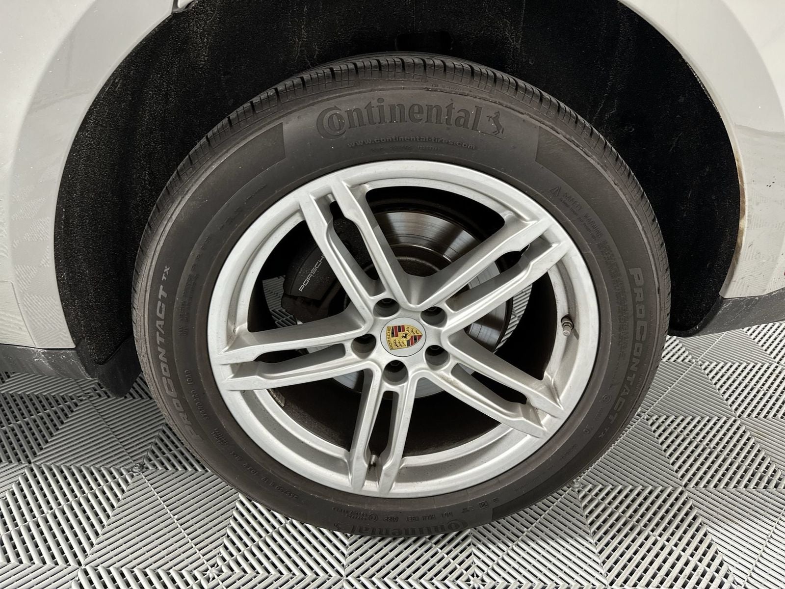 2023 Porsche Macan Base
