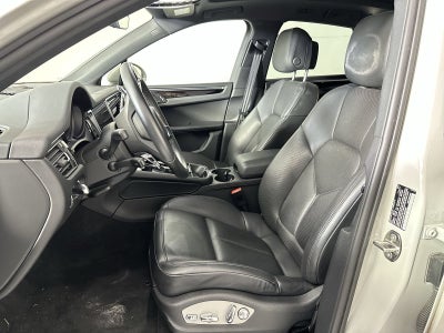 2023 Porsche Macan Base