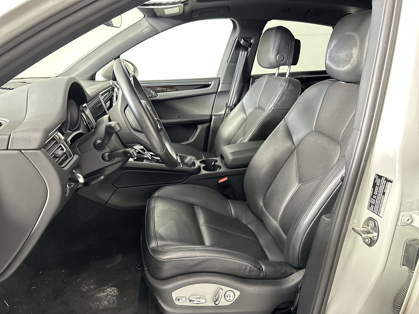 2023 Porsche Macan Base