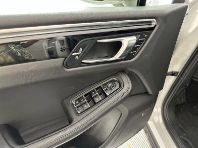 2023 Porsche Macan Base